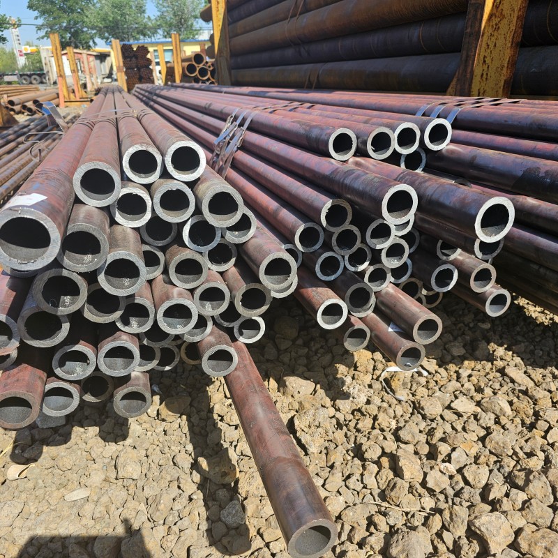 Safety-engineered Enduring Reliability Round Section Seamless Steel Pipe for Construction (3).jpg